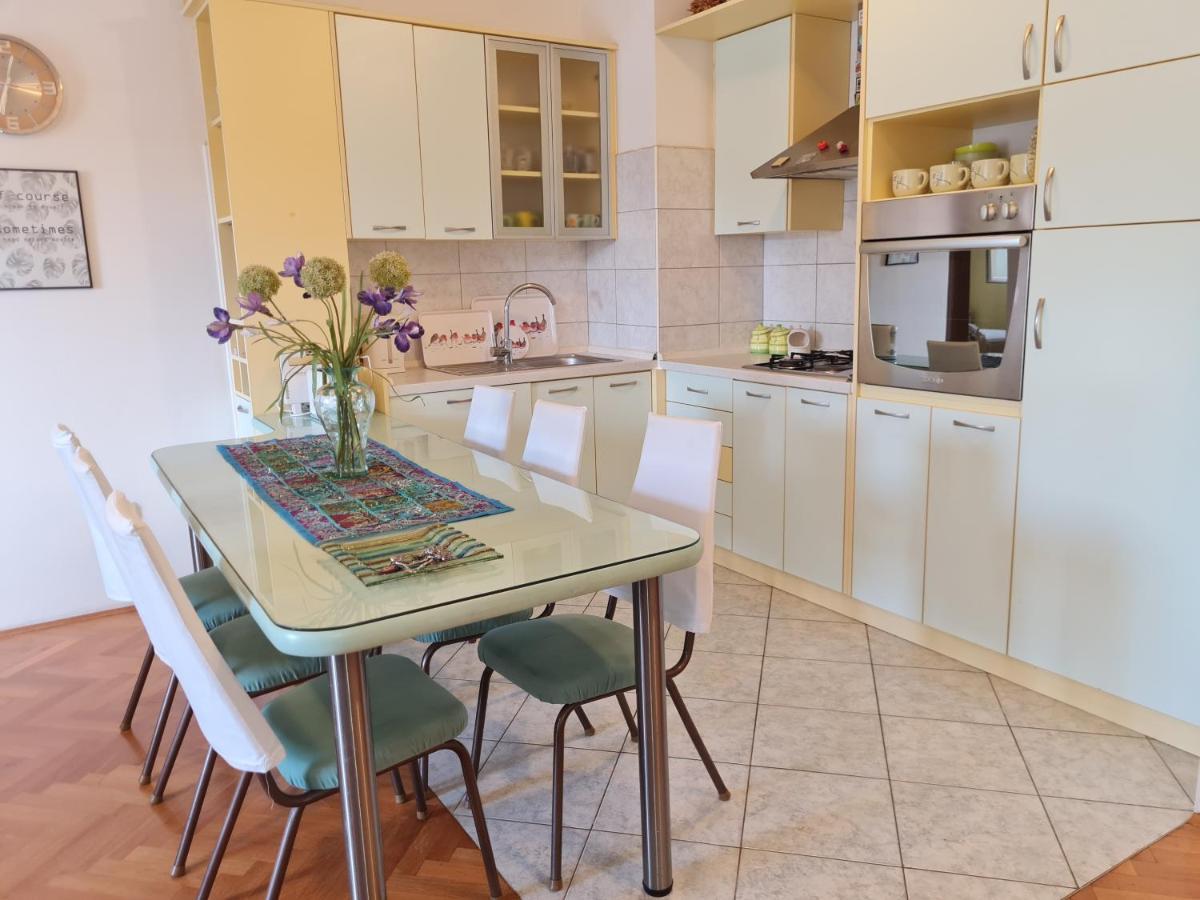 Apartment Silva, 50M From Beach Makarska Exterior photo