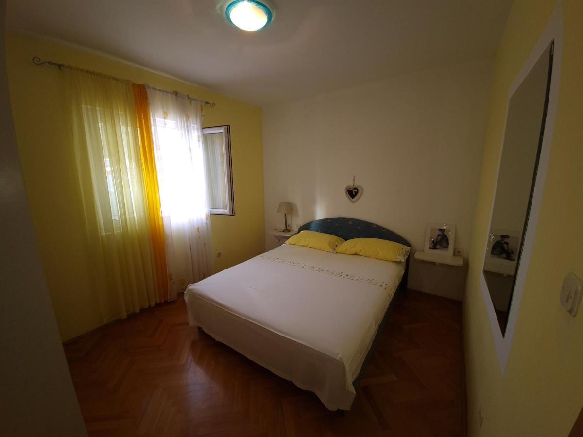 Apartment Silva, 50M From Beach Makarska Exterior photo